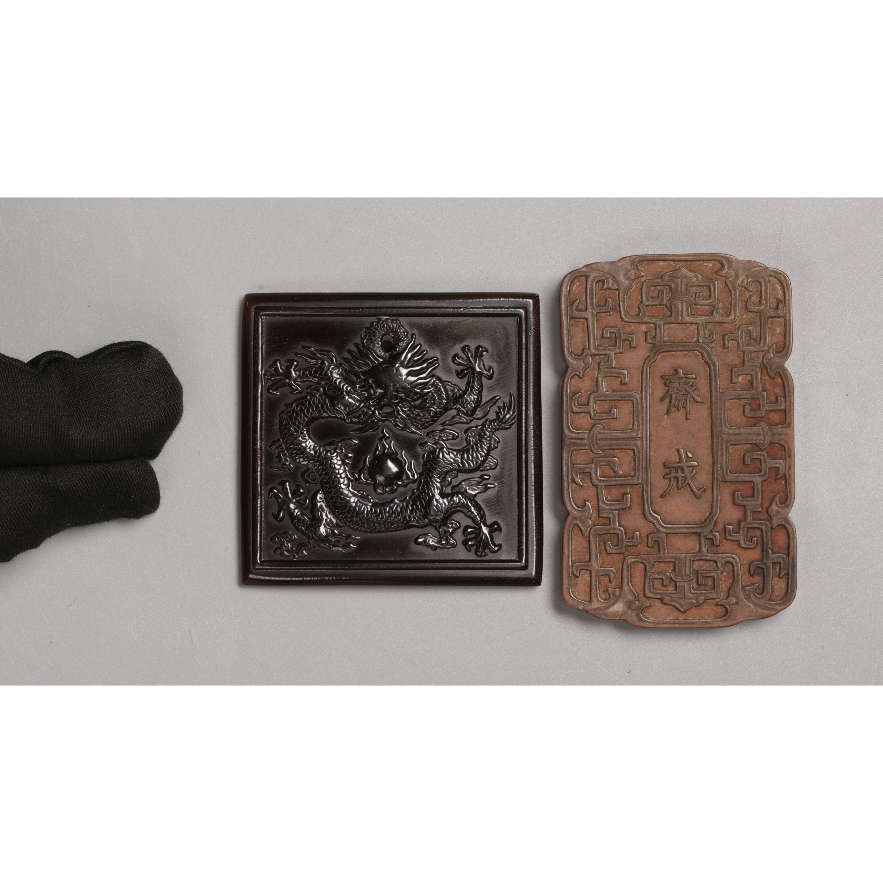 銅地十字木瓜形角九曜透鐔　無銘　片櫃孔　陰透　角耳小肉　肥後金工　肥後鐔　桐箱入 ☆銅地十字木瓜形角九曜透鐔 無銘 片櫃孔 陰透 角耳小肉 肥後金工 肥後