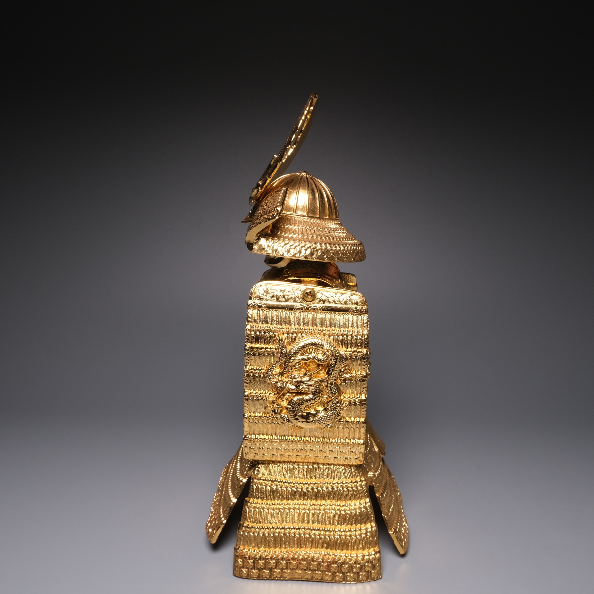 中古美品　端午の節句セット　黄金の鎧兜 在路上拍賣~五月人形端午の節句源義経黄金鎧兜[鍍金] - 補破網藝術文物拍賣