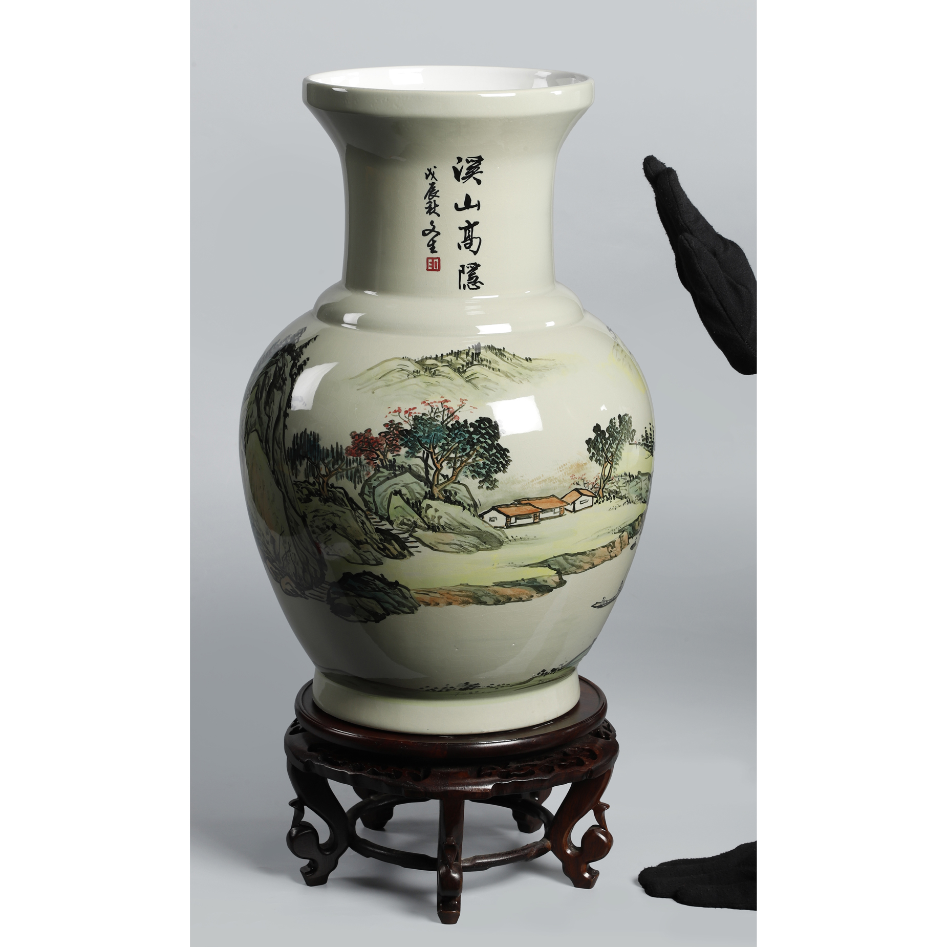 東方拍賣-早期中華陶瓷手繪溪山高隱圖賞瓶款不識(EH-LAAF03)RM - 補破