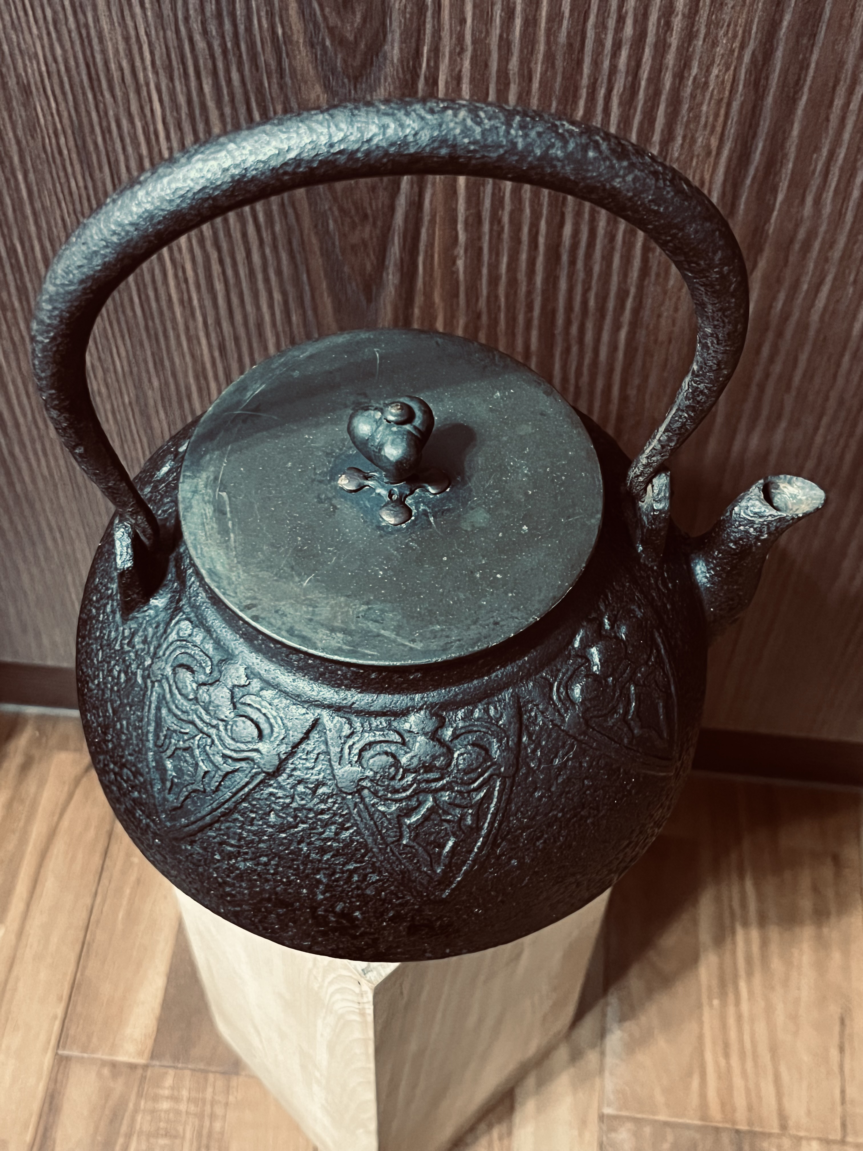 🔹鉄之淬鍊-日本老鐵壺🔹京都鐵器祥雲堂寶珠型紋古饕餮紋岩肌鑄鐵壺