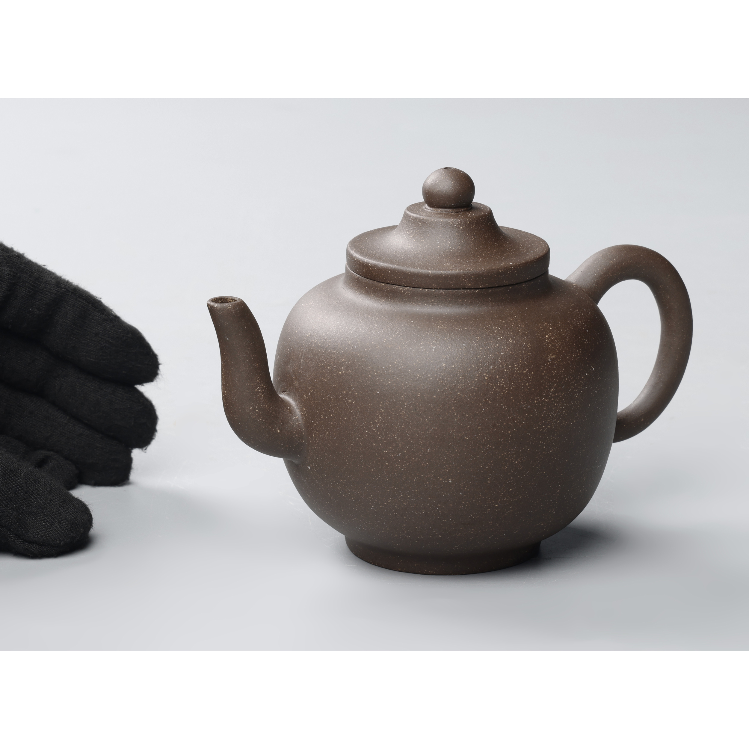 銅地十字木瓜形角九曜透鐔　無銘　片櫃孔　陰透　角耳小肉　肥後金工　肥後鐔　桐箱入 爆閃方糖999足金戒指| ING | 周大福珠寶