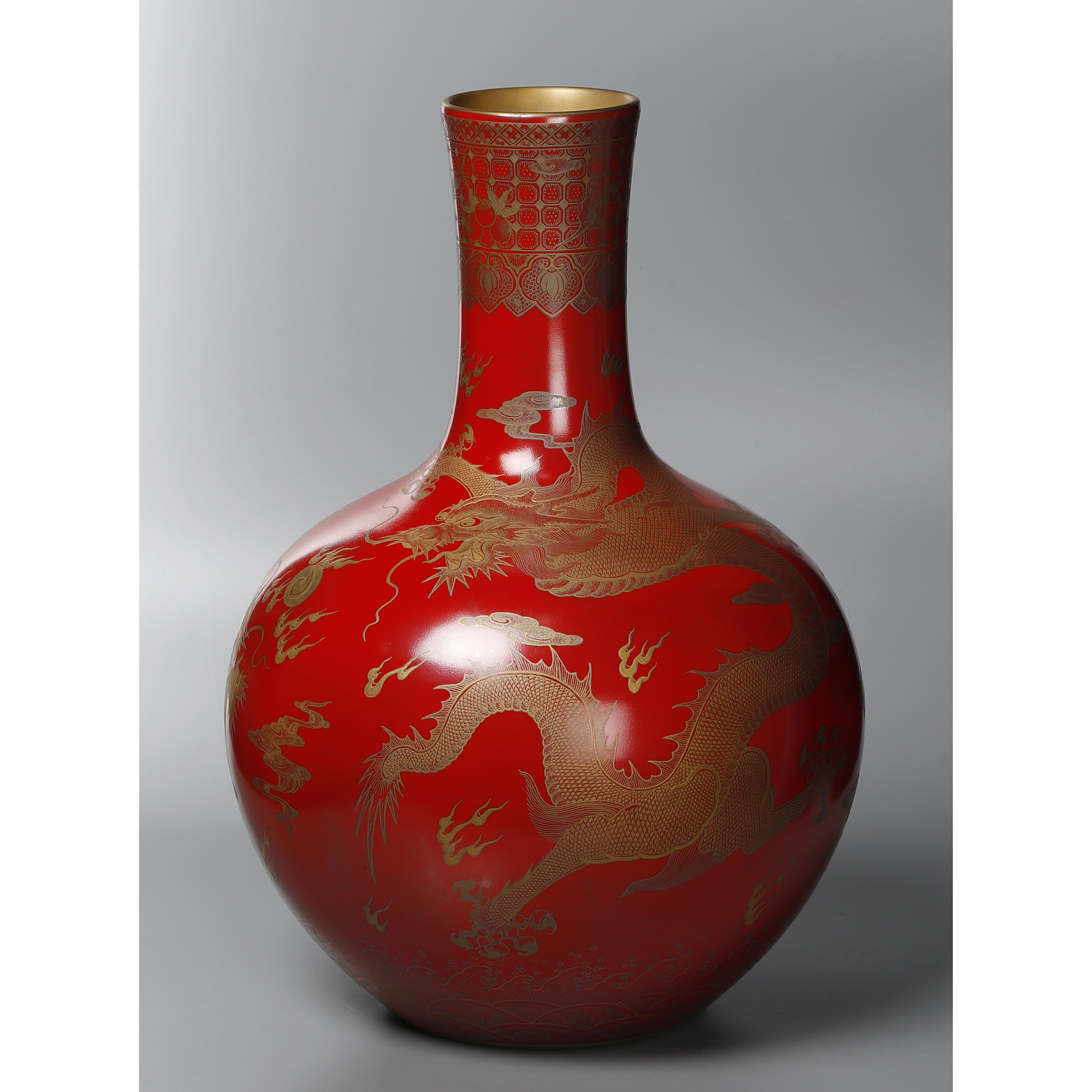極上 中国 骨董【大清乾龍年製】赤釉金彩草花紋馬図天球瓶 KgyB7wxox1qNHtbYJAhdU.jpg