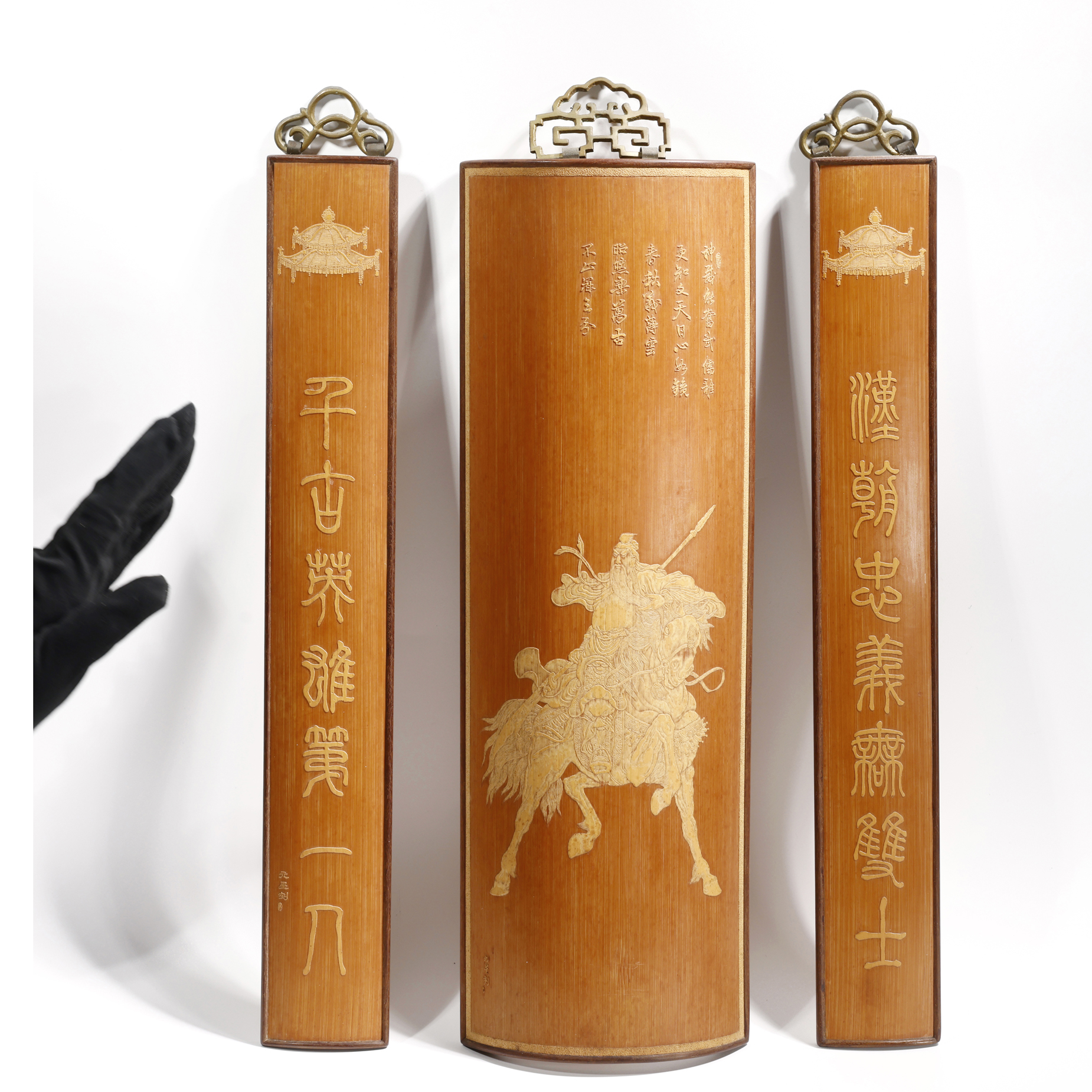 山海經拍賣-當代名家留青竹刻漢朝忠義無雙士三件式掛屏吳元星(MA