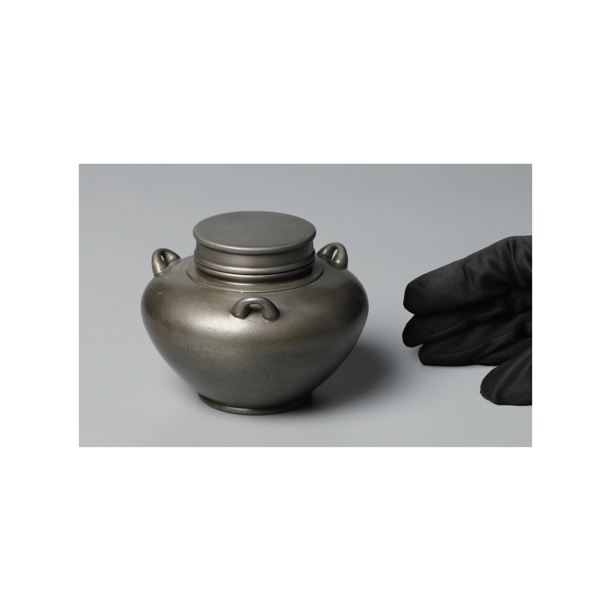 「點銅乾茂自造」古錫製，清時代 清乾茂款海棠形錫茶倉- 沐澤古美術