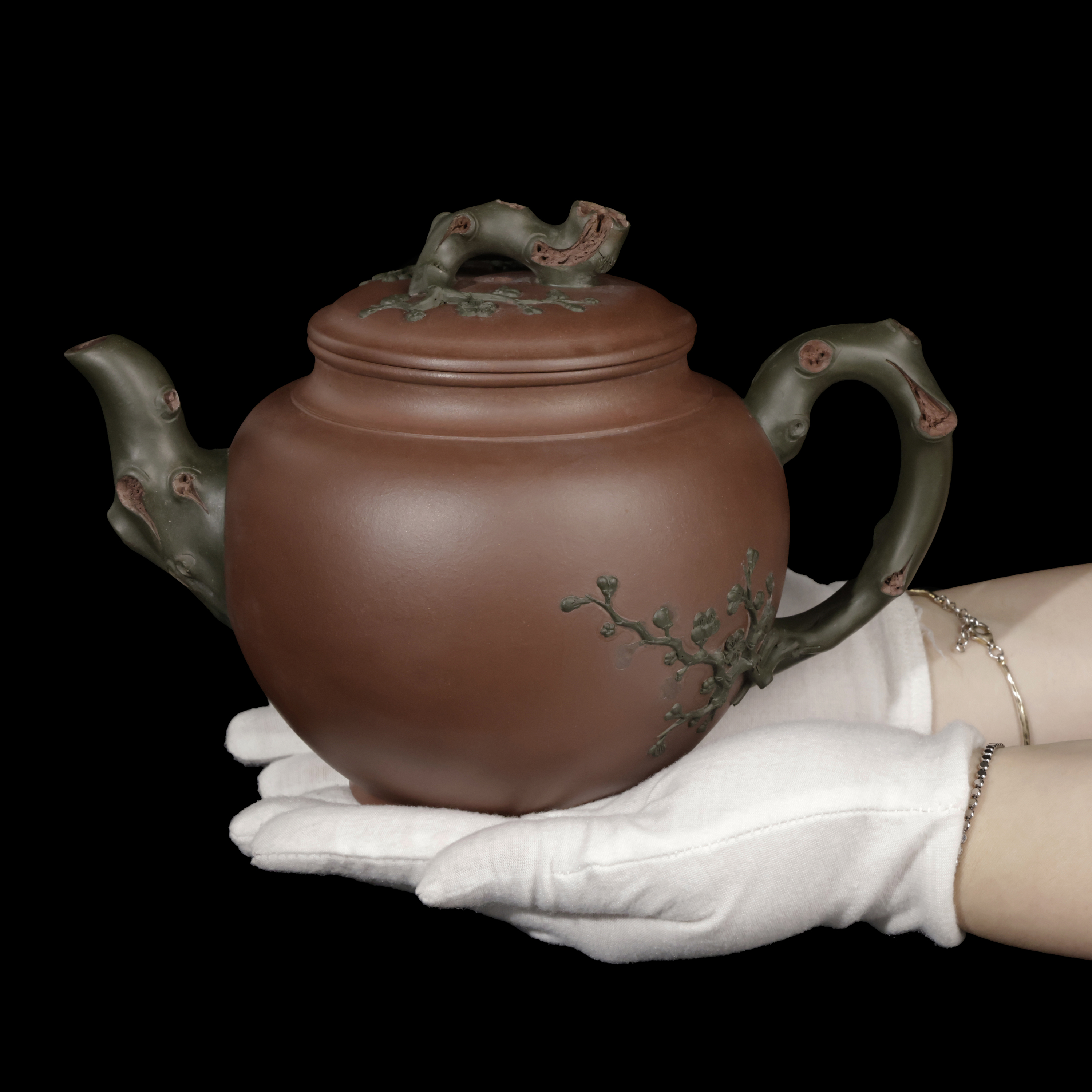 山海經拍賣-朱可心宜興紫砂梅幹壺蓋牆有小損貼塑小剝落(MA