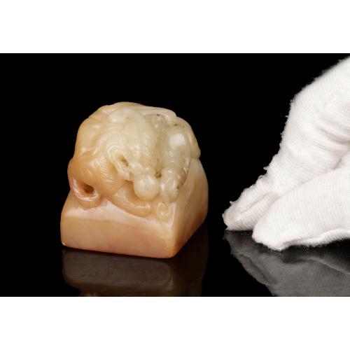 紫眼拍賣-早期名家篆刻(壽山石) 獸鈕方印江尊(西谷) (PQ-NADI15)GS