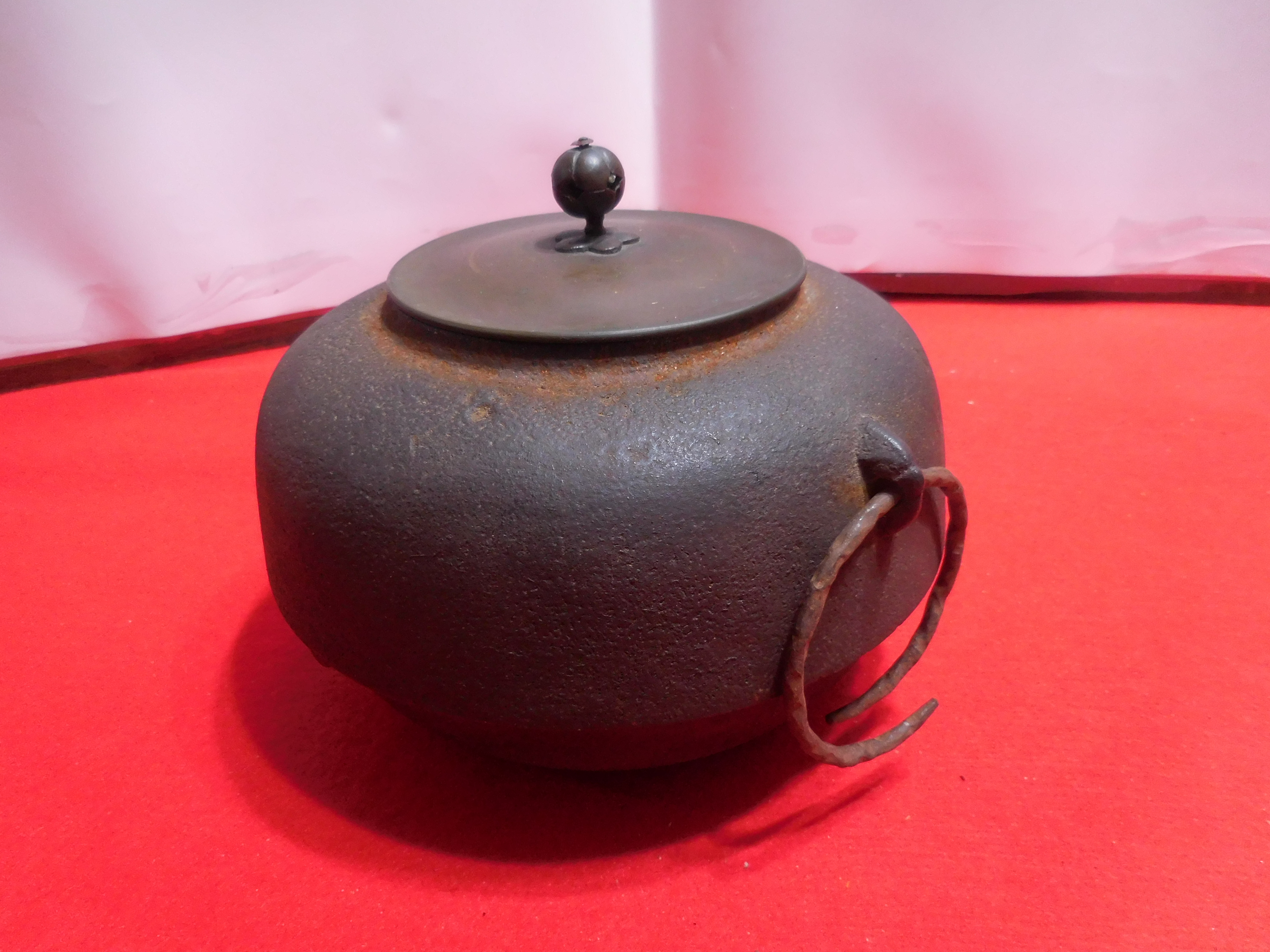 上品】白玉（詳細不詳）「釜」 茶道具 鉄釜 金工 蓋水月紋 茶釜