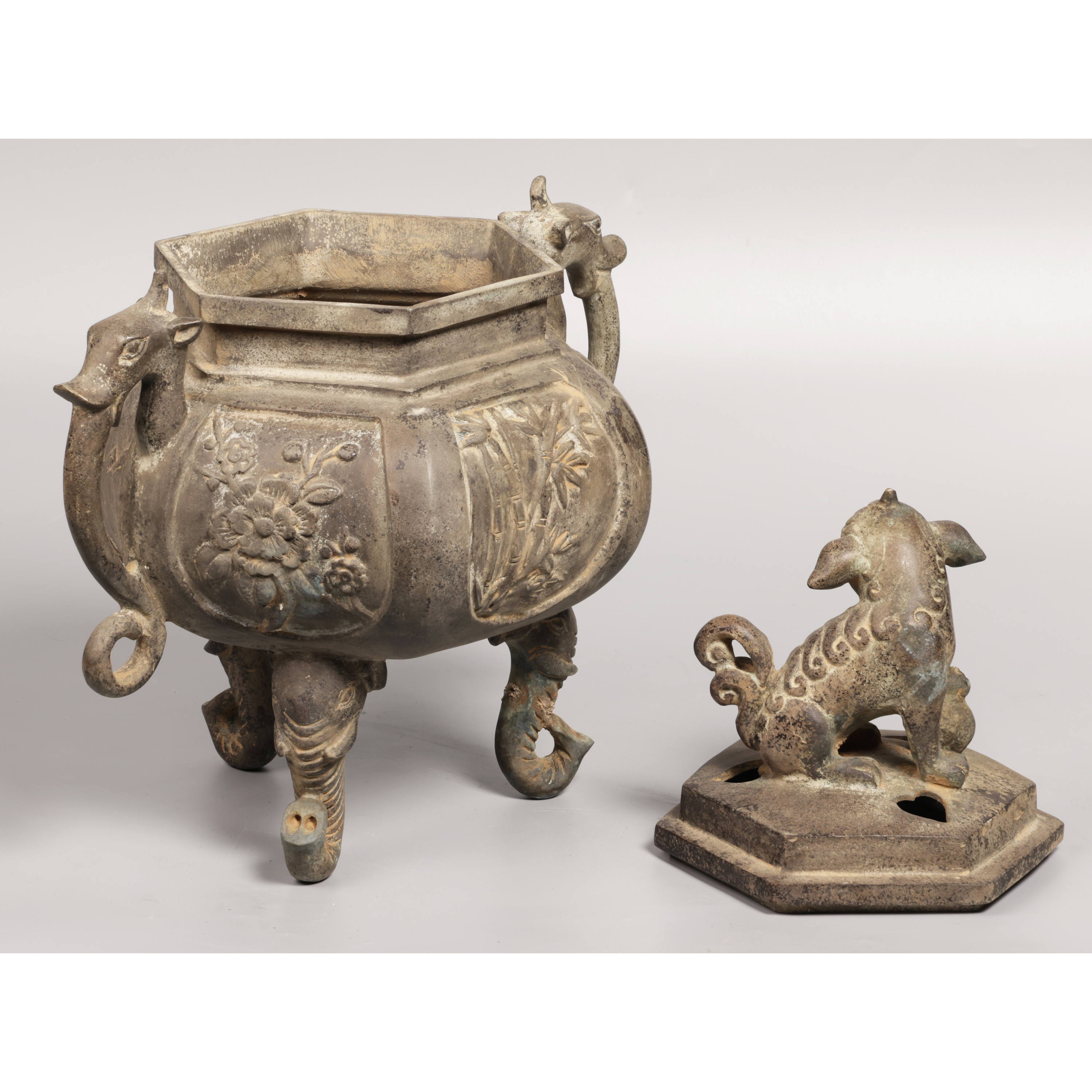 金工名品 古銅宣徳銅 蛙 紙鎮 置物 一對 在銘 C R7182E 中国古銅 金工名品 古銅宣徳銅 蛙 紙鎮 置物 一對 在銘 C R7182E 中国古銅