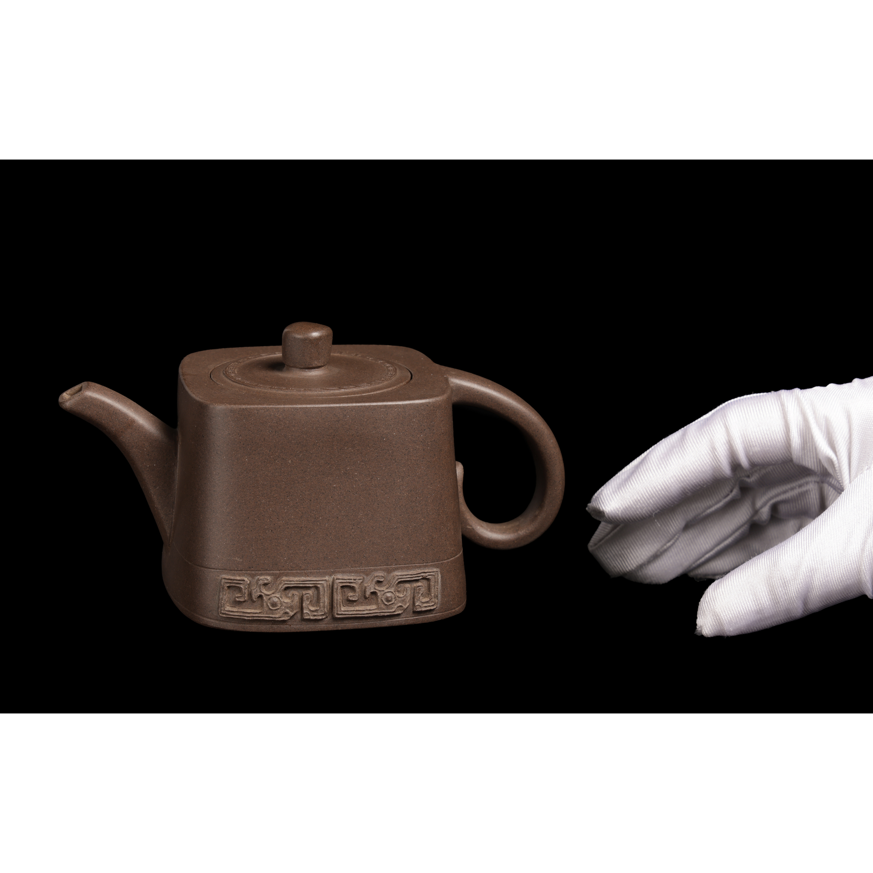 香港拍場-80年代宜興紫砂壺款雙魚藝瓷(HKA-SAON15)LM - 補破網藝術文物拍賣