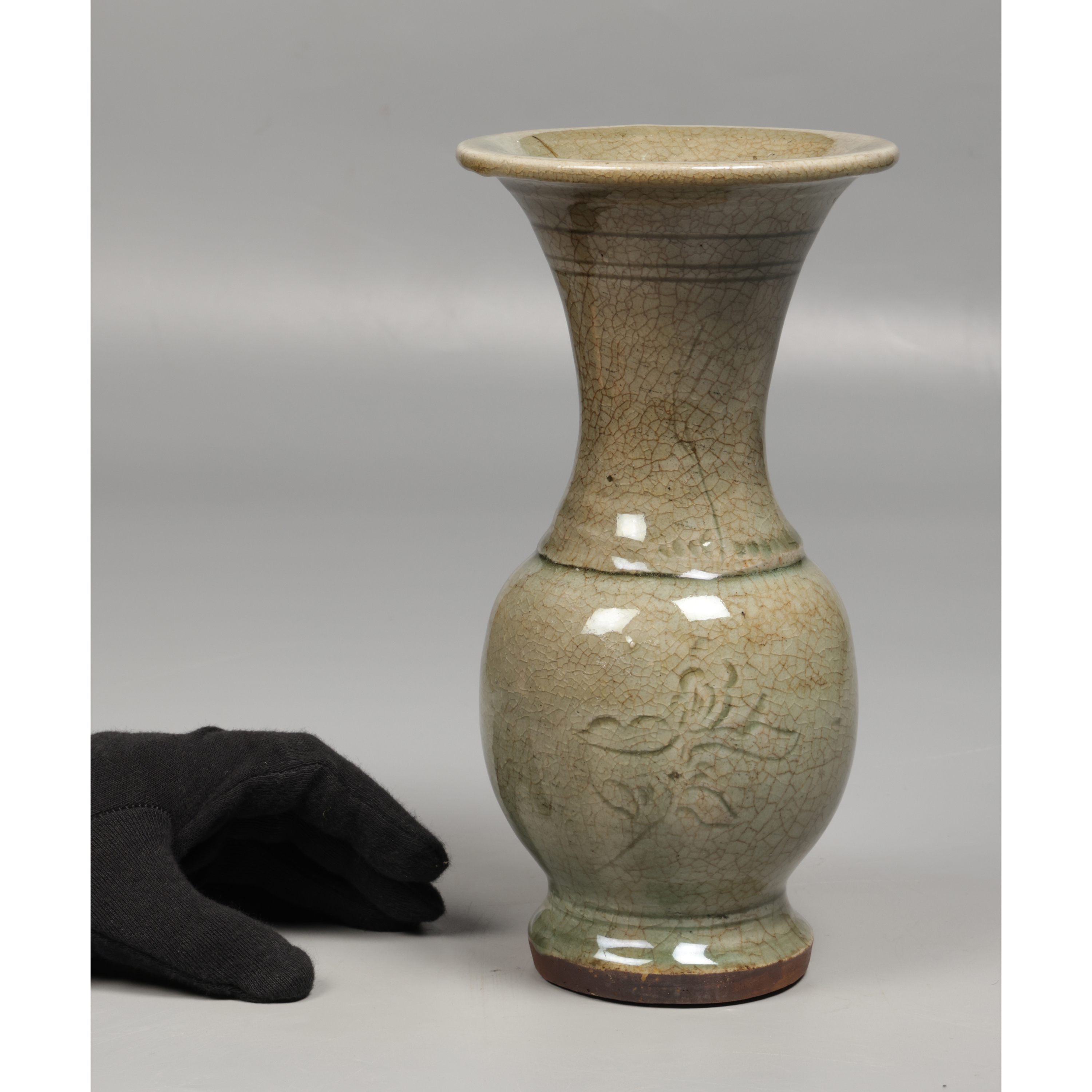 中国　龍泉窯　粉青釉　陽刻花文葫蘆瓶　N　R1049 中国 龍泉窯 粉青釉 陽刻花文葫蘆瓶 N R1049 陶芸