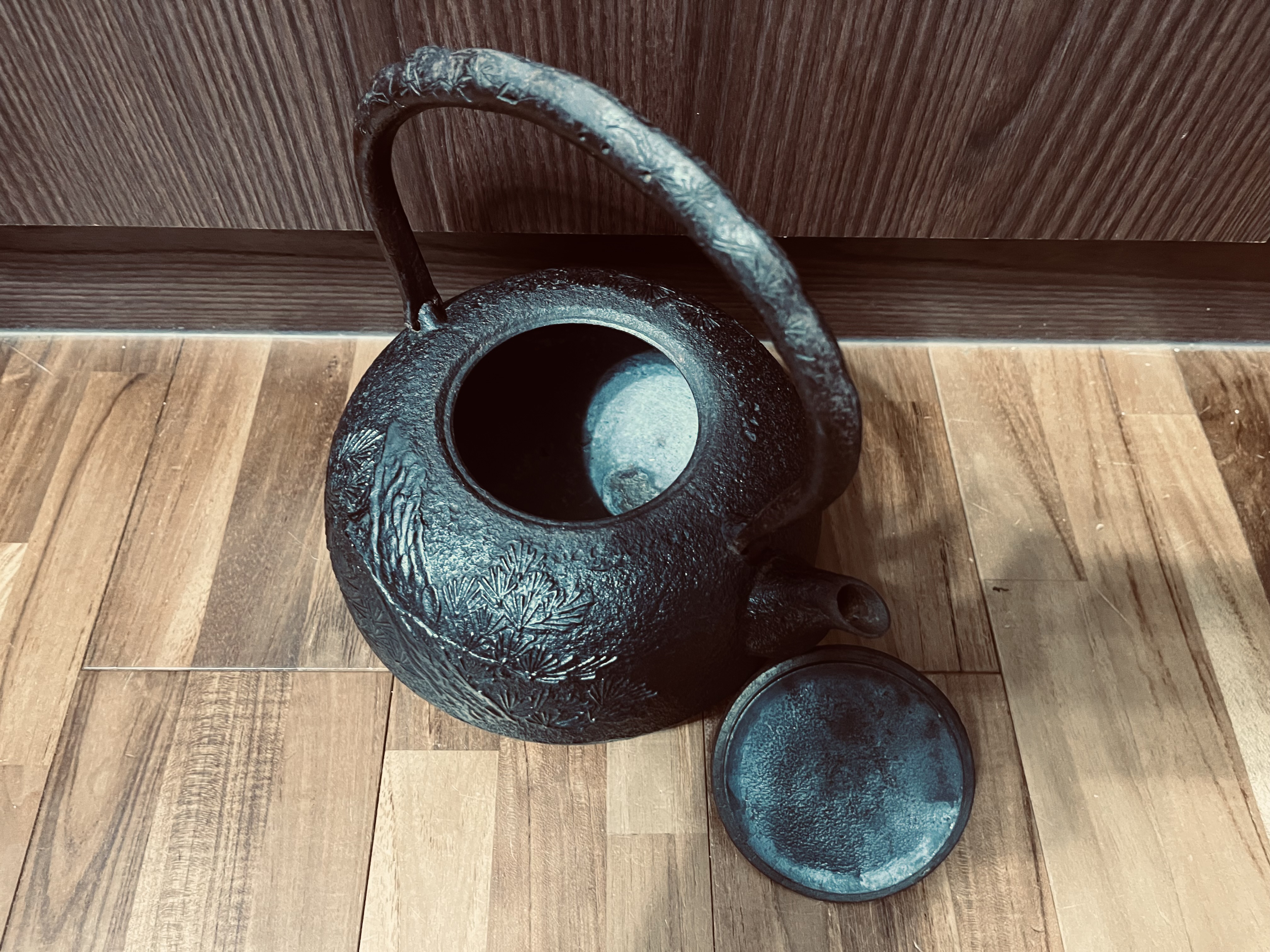 🔹鉄之淬鍊-日本老鐵壺🔹南部鐵器已故釜師及川喜吉（喜洲） 作蒼松半砂