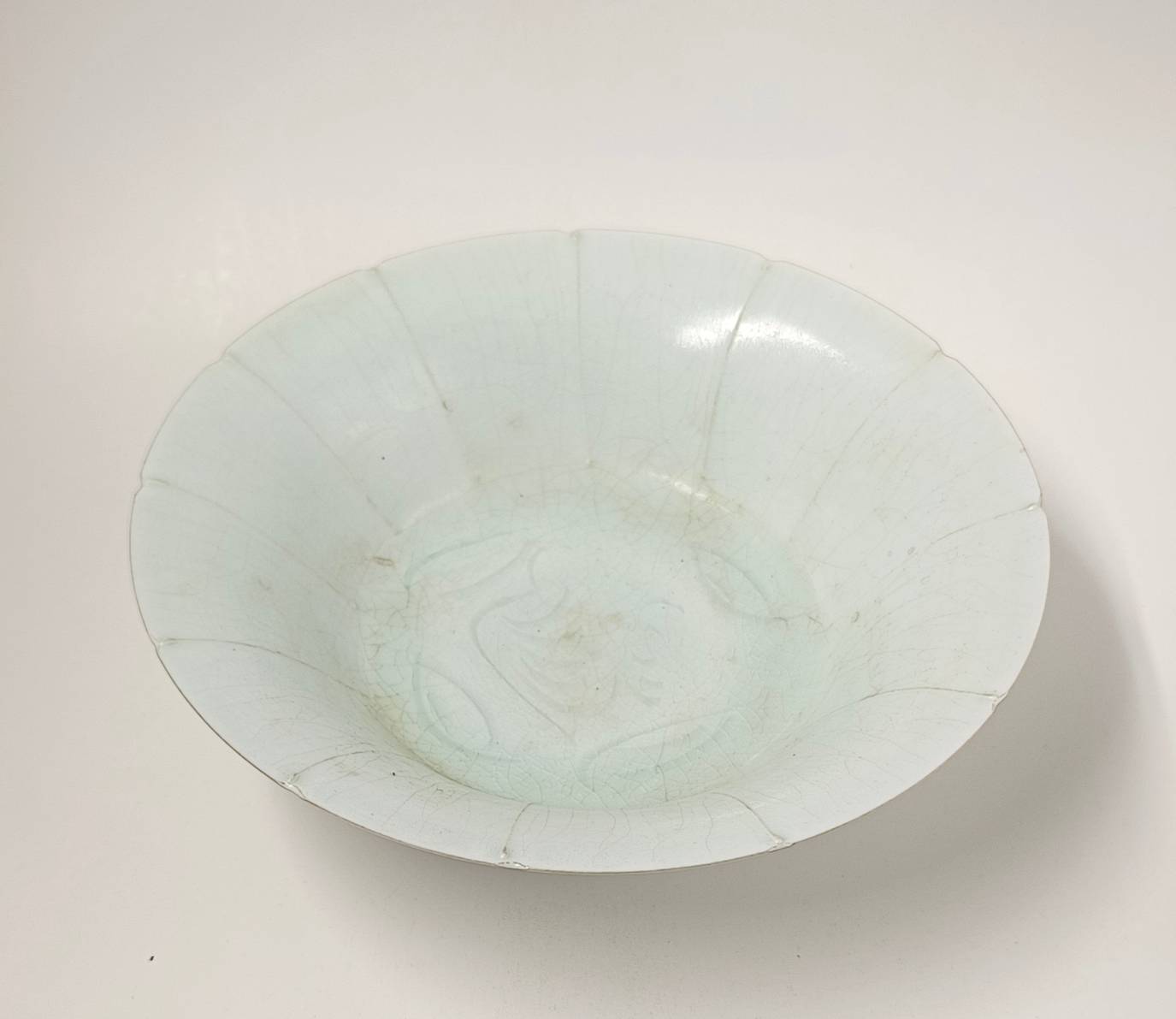 玉軒藝品疑宋.湖田窯.青白瓷十二瓣花口洗(A212) - 補破網藝術文物拍賣