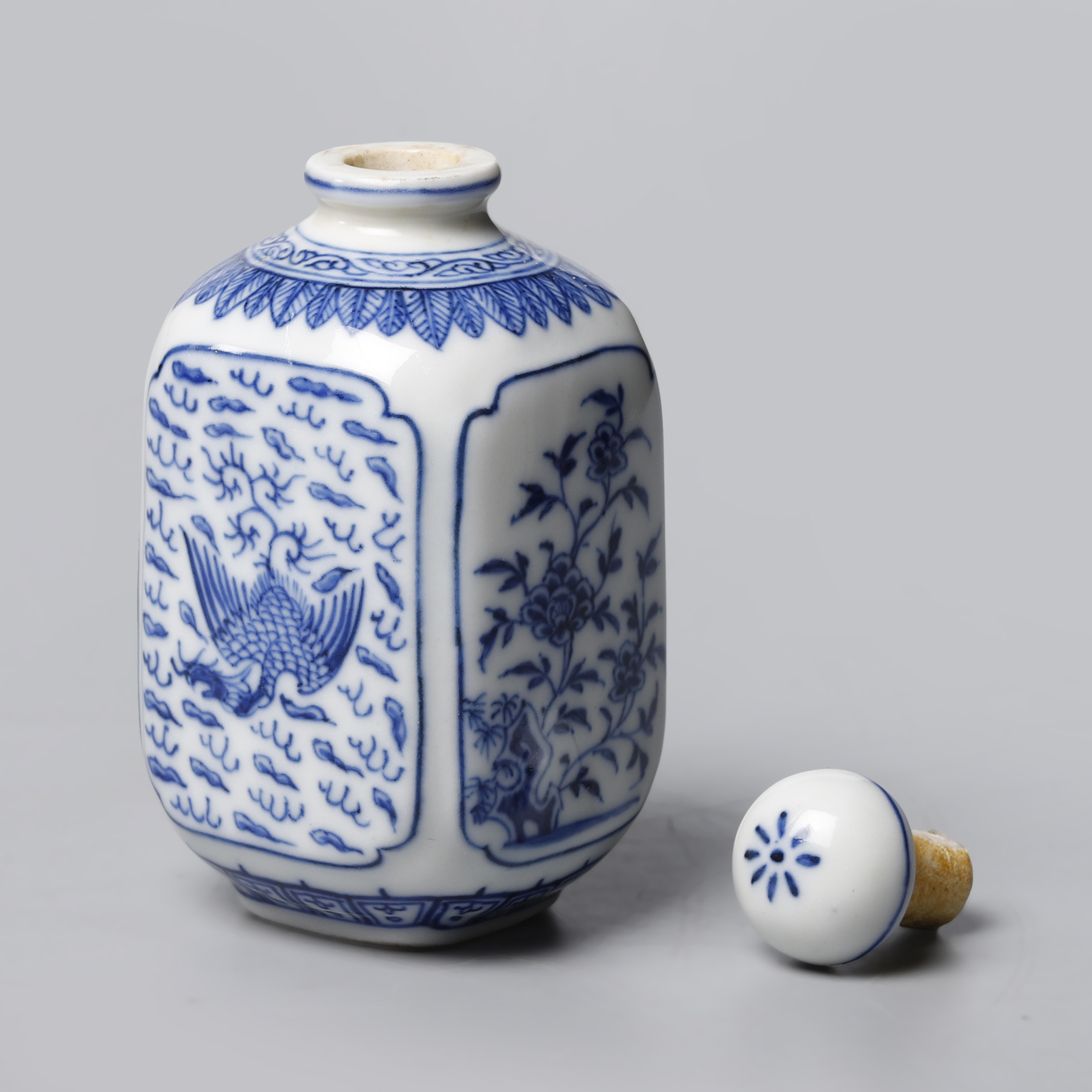 東方拍賣-老件青花瓷開光花鳥圖鼻煙壺款玉春堂(EQ-JABS02)OS - 補破網